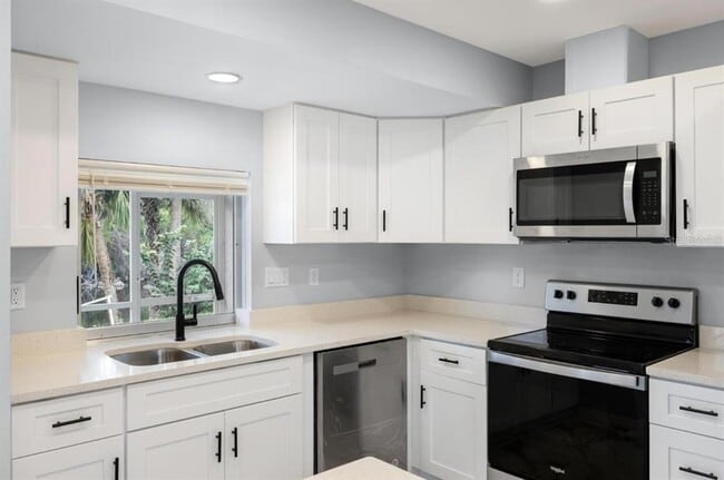 Foto del edificio - 21066 Midway Blvd