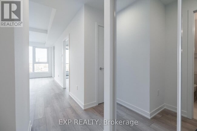 Building Photo - 1007 The Queensway