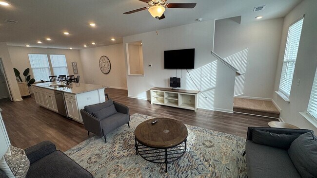 Building Photo - 149 Roxanne Dr