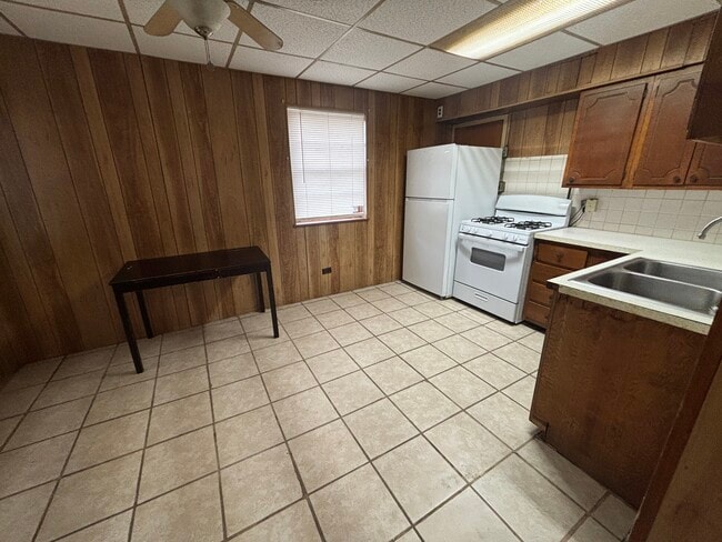 Building Photo - Madrid Court