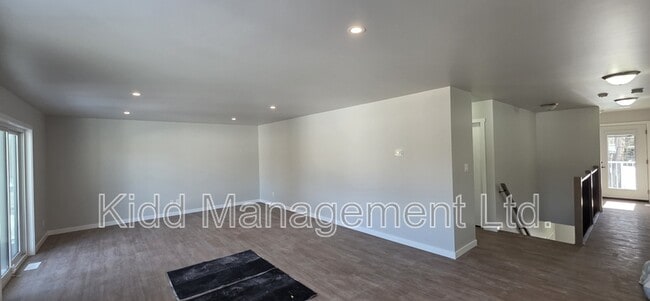 Building Photo - 3854 Glendale Dr