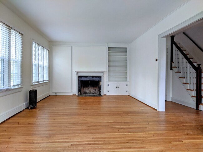 Building Photo - 2387 Woodmere Dr