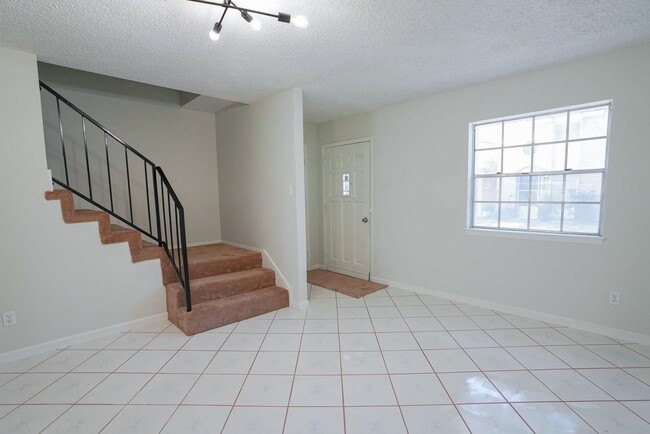 Building Photo - 1255 Witte Rd