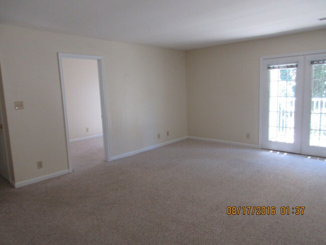 Building Photo - 1221 Villa Ln