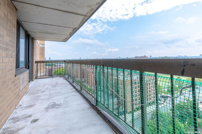 Foto del edificio - 138-35 Elder Ave