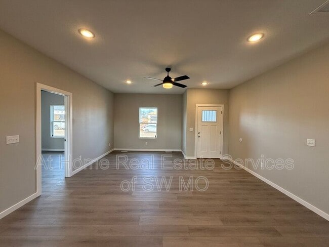 Foto del edificio - 1478 S Shayla Ave