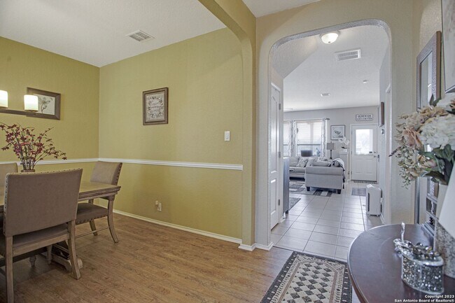 Foto del edificio - BEAUTIFUL 3-BEDROOM HOME WITH FANTASTIC PATIO IN ALAMO RANCH