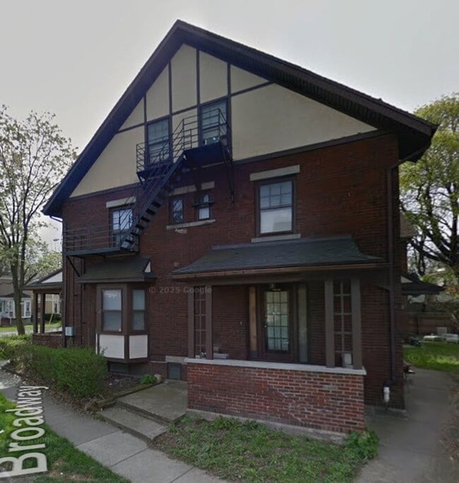 Building Photo - 347 Broadway