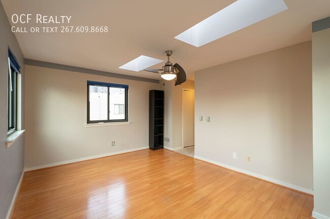 Building Photo - 2030 South St, Unit H- Beautiful Condo in ...