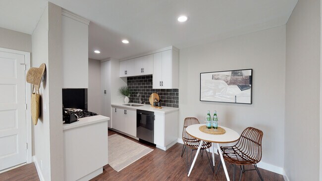 Foto del edificio - 3380 Harding St