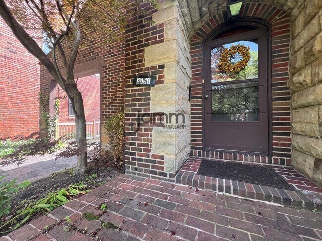 Foto del edificio - 2551 Charney Rd