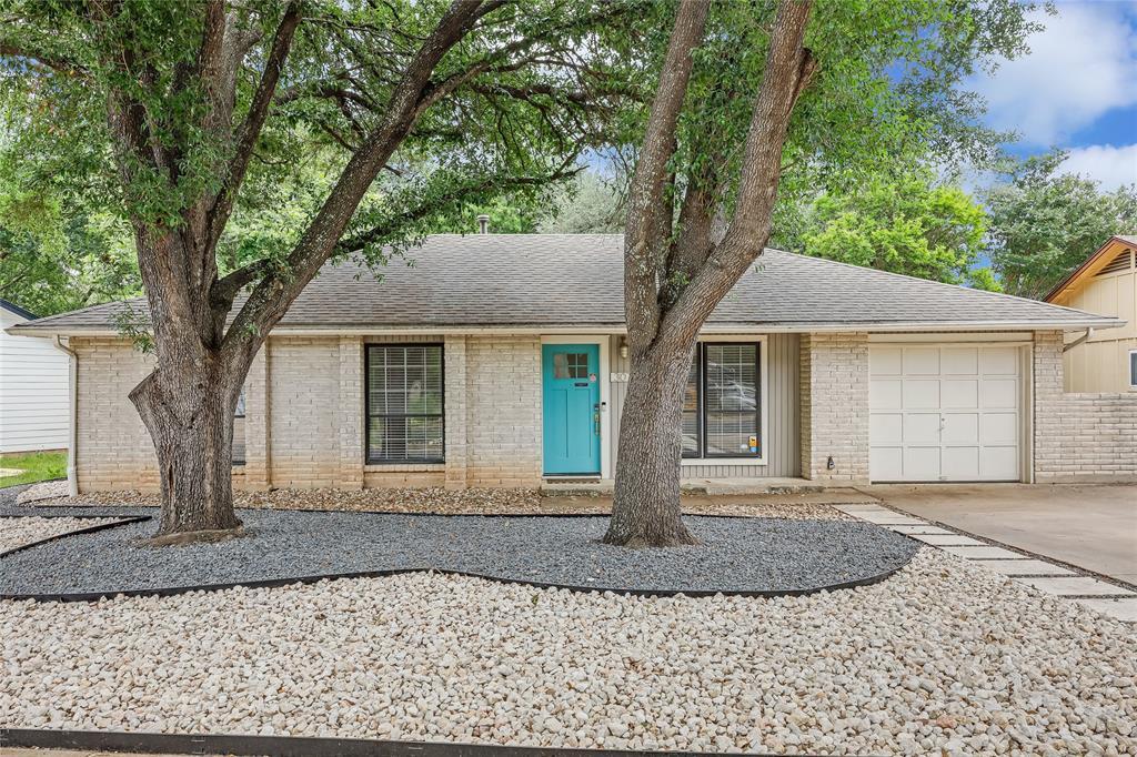 Primary Photo - 307 Thistlewood Dr