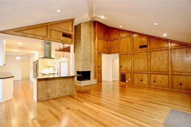 Building Photo - 13910 Briarhills Pkwy