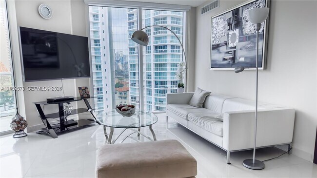 Foto del edificio - 200 Sunny Isles Blvd