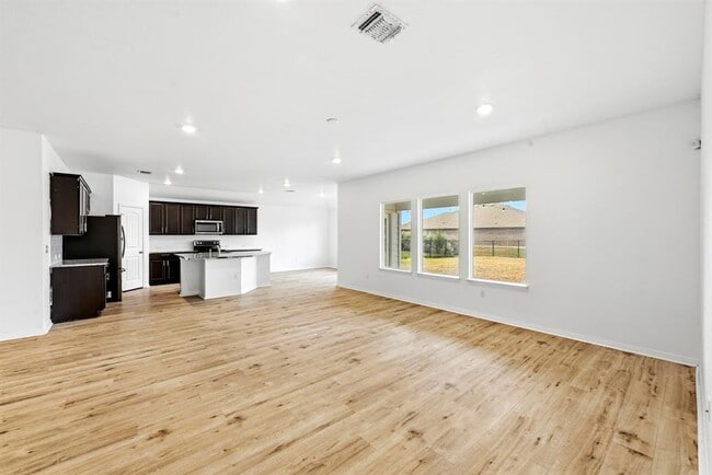 Building Photo - 120 Loon Dr