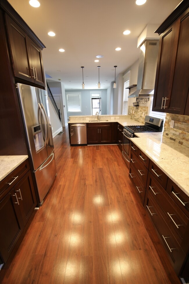 Building Photo - 310 E Beck St