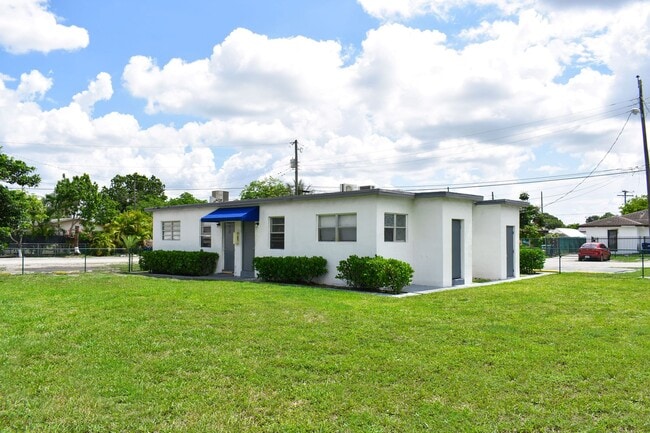 Building Photo - AVAILABLE NOW: For Rent - 1/1 Apartment fo...