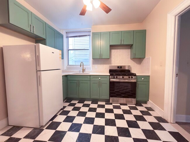 Building Photo - 622 Park Ave