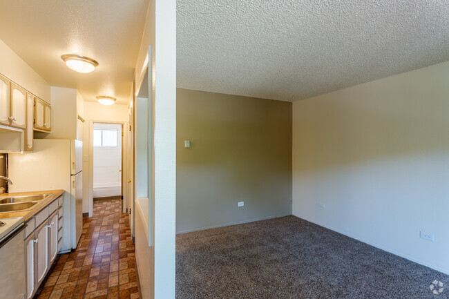 1BR, 1BA - 455 SF - The Village & Greens at Southglenn