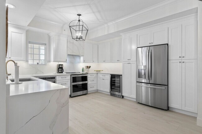 Building Photo - 102 Yacht Harbor Dr