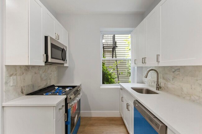 Building Photo - 851 Boulevard E