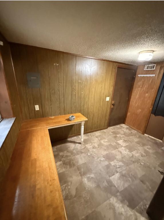 Building Photo - 751 E Broadway St