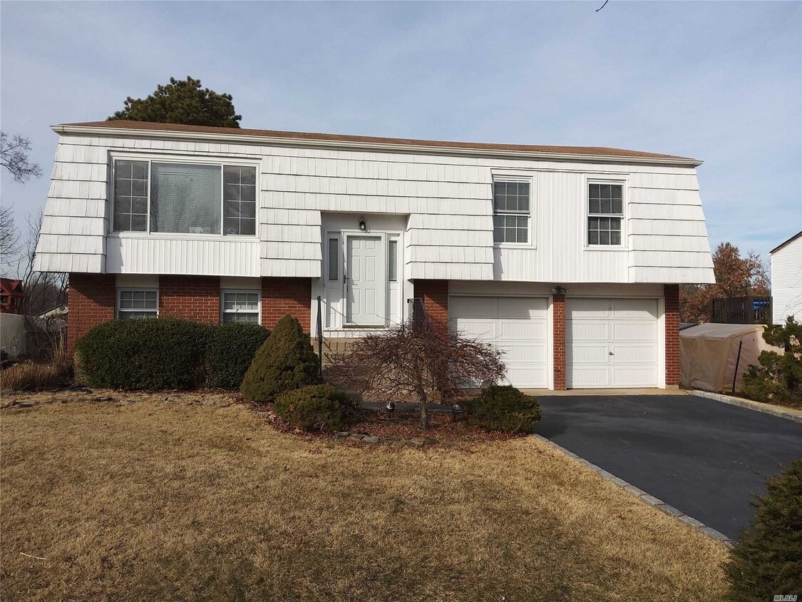 Primary Photo - 62 Sandy Hollow Dr