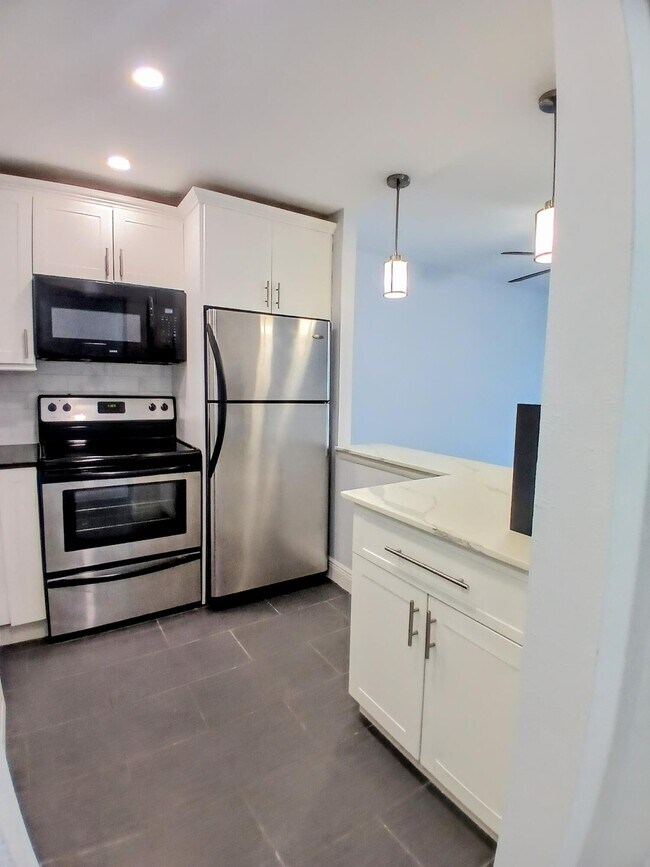 Foto del edificio - 1830 Embassy Dr