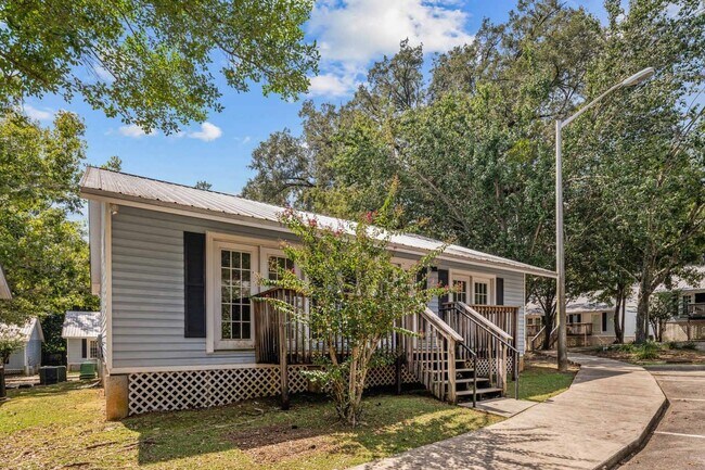 Foto del edificio - 2218 Magnolia Cir