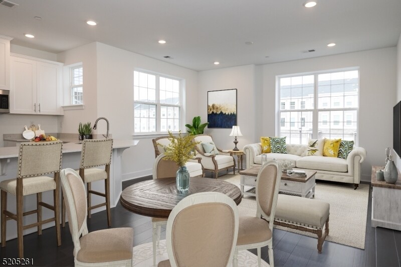 59 Veterans Wy, Morris Plains, NJ 07950 Room for Rent in Morris Plains, NJ