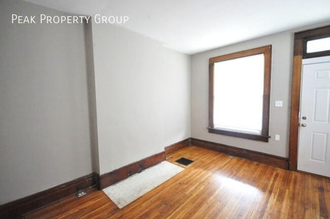 Building Photo - 2162 Indianola Ave