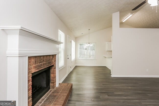 Building Photo - 5985 Green Meadow Way