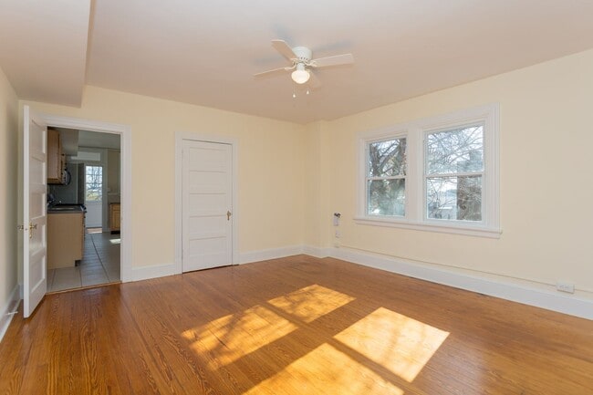 Photo - 412 W Marshall St Apartment