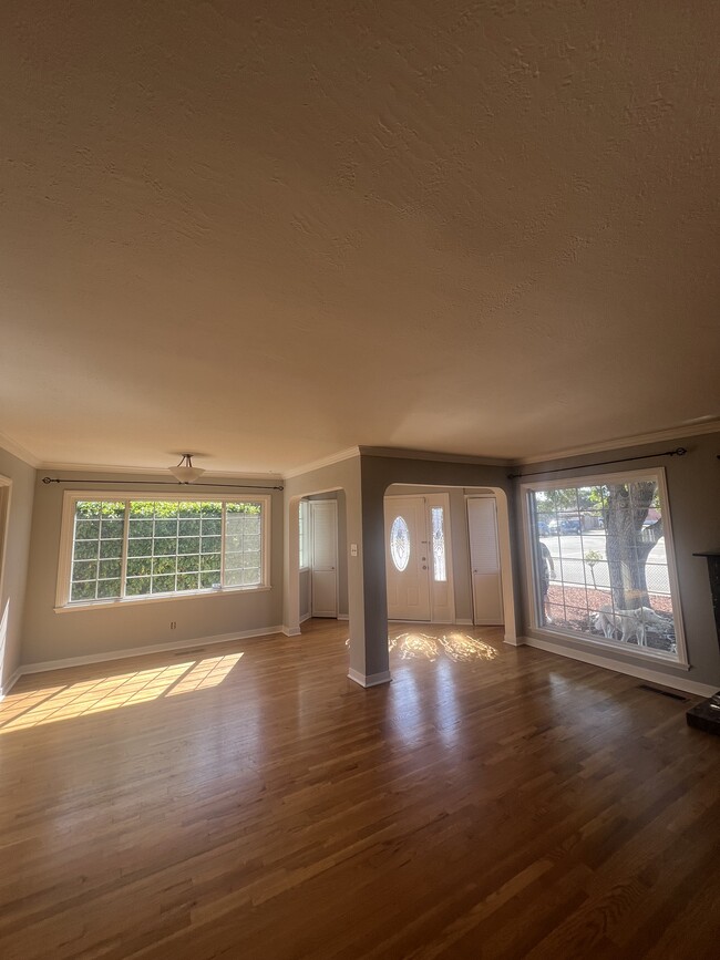 Building Photo - 498 Patch Ave