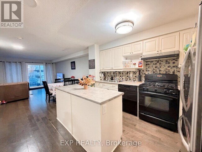 Photo du bâtiment - 4031 Canyon Walk Dr