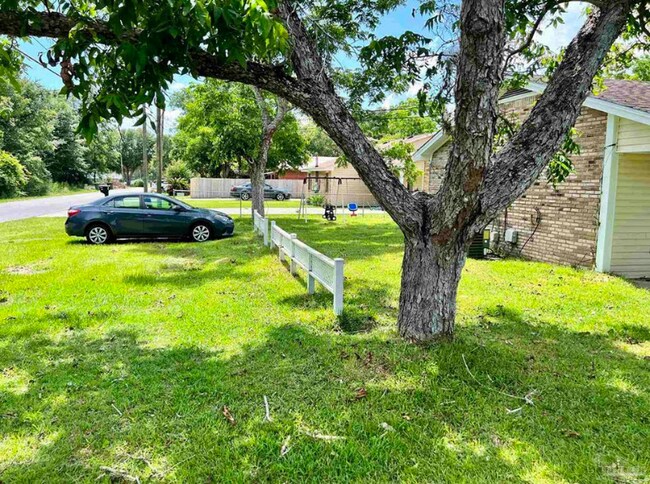 Foto del edificio - 2114 Hollyhill Rd