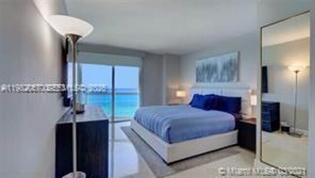 Foto del edificio - 6365 Collins Ave