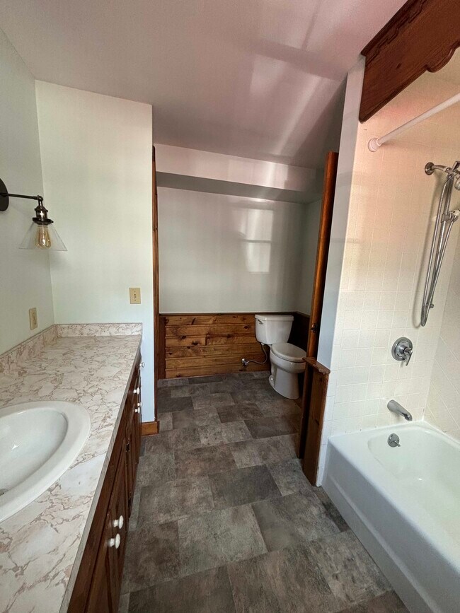 65 Harbor Ave Unit A, Nashua, NH 03060 Apartments in Nashua, NH