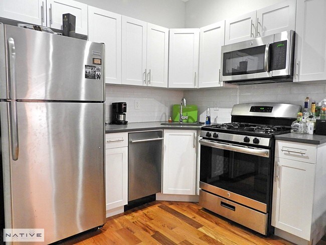 Building Photo - 453 Irving Ave