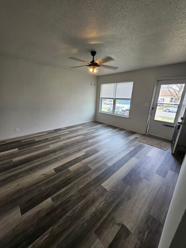 Foto del edificio - 3 bed, 1.5 bath in a great location! Fenced in yard!