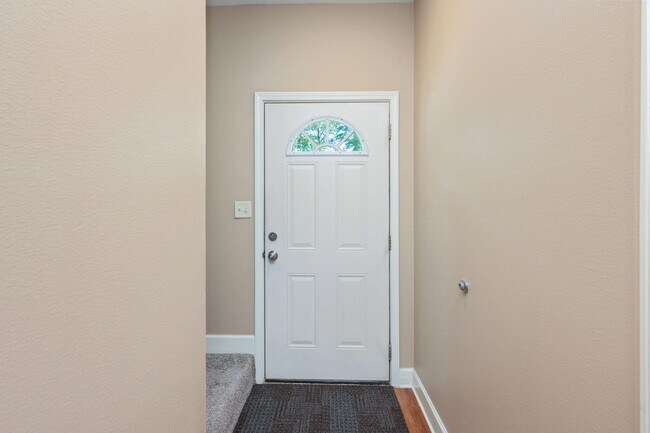 Foto del edificio - 406 Arbor Lake Dr