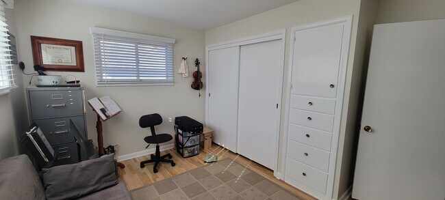 Building Photo - 518 E 500 N