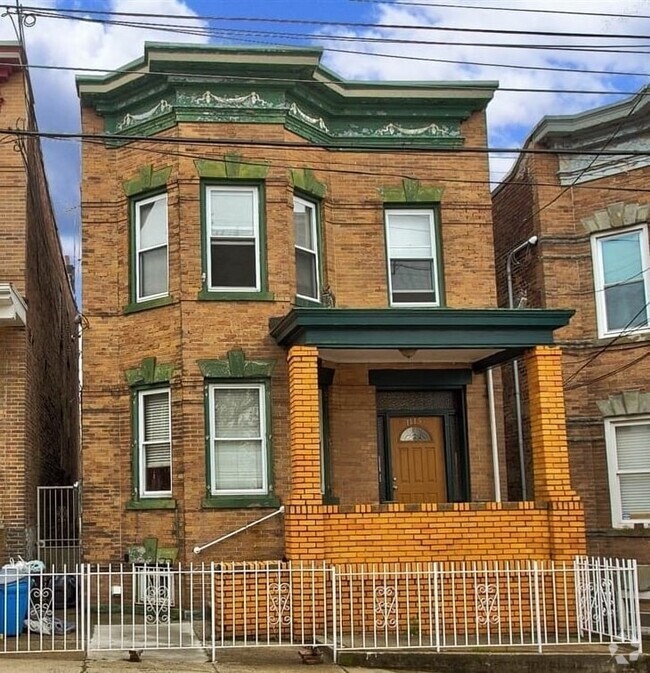 Building Photo - 1115 28th St