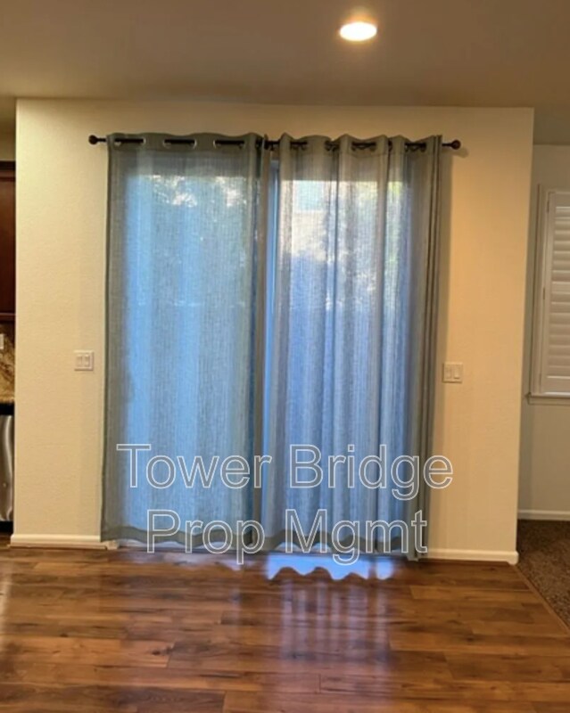 Foto del edificio - 3057 Village Park Dr