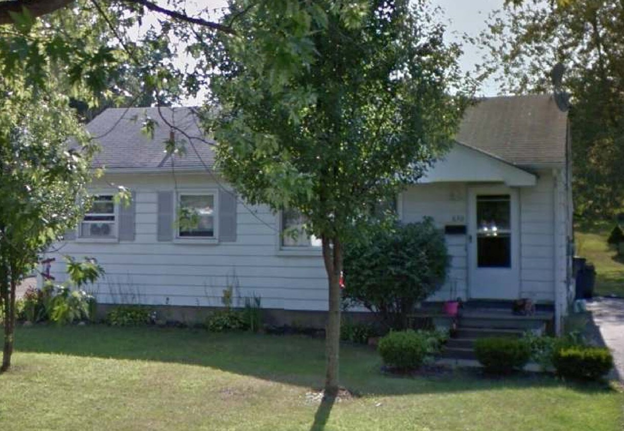 Primary Photo - 630 Dresden Dr