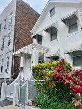 Building Photo - 150 19th St