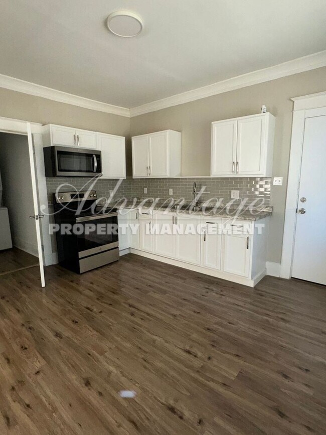 Building Photo - Schedule today to see this Midtown 1 Bedro...