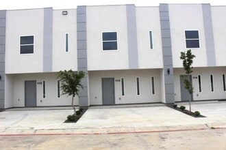 Building Photo - 1011 Emerald Valley Dr