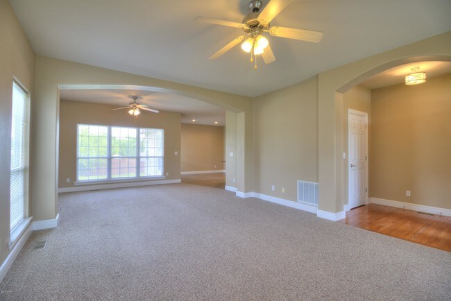 Building Photo - 1023 Copper Oaks Dr