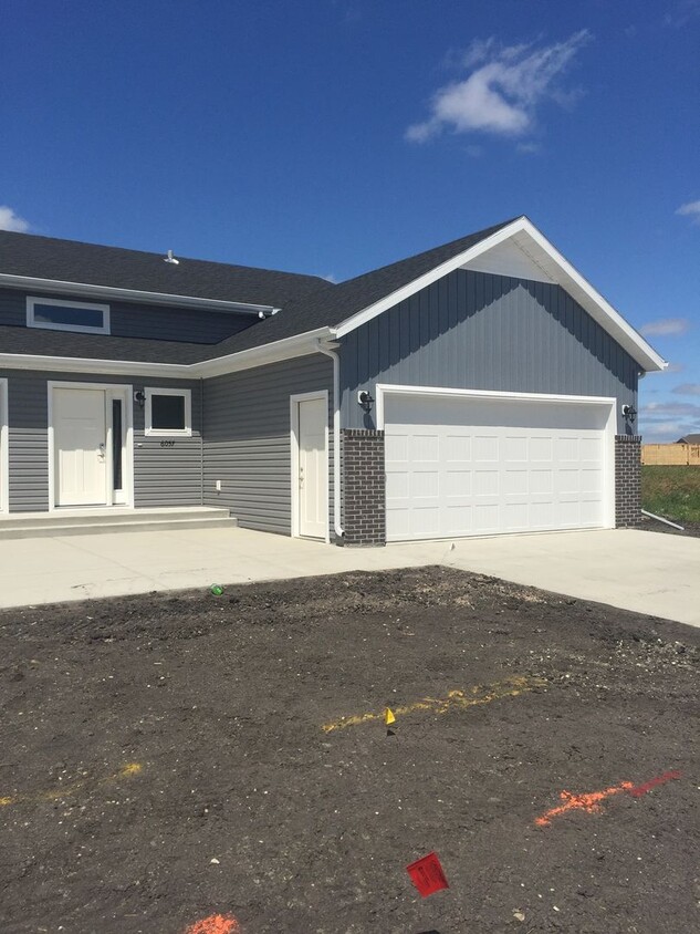 Foto principal - 6057 61st Ave S